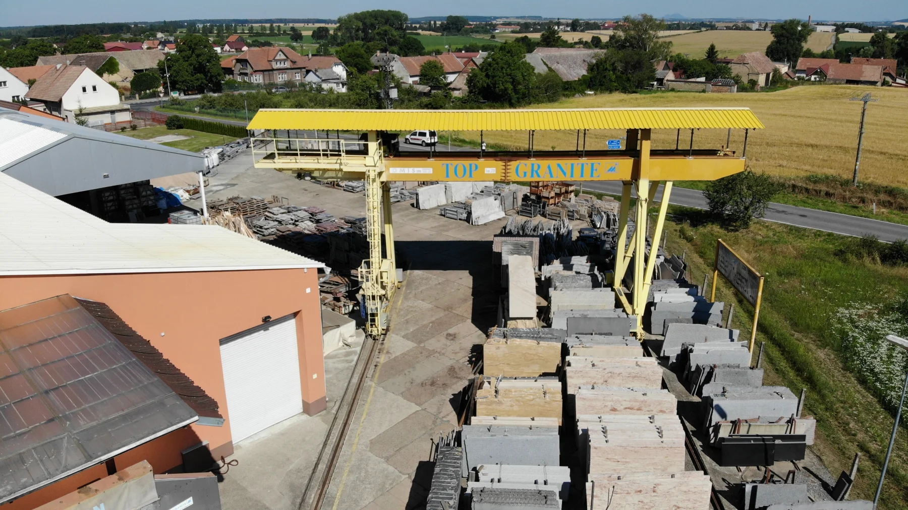 Sklad žulových bloků — areál TOP GRANITE